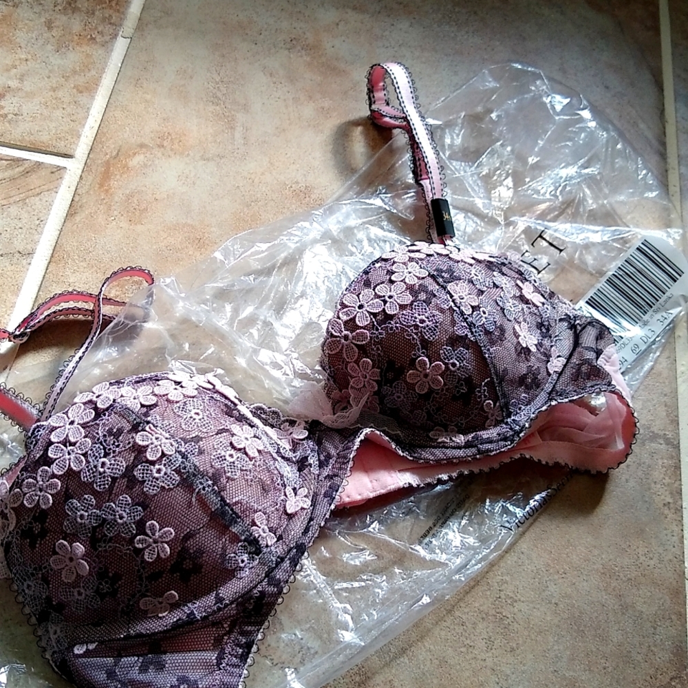 NWT Victoria's Secret floral lace bra 34A